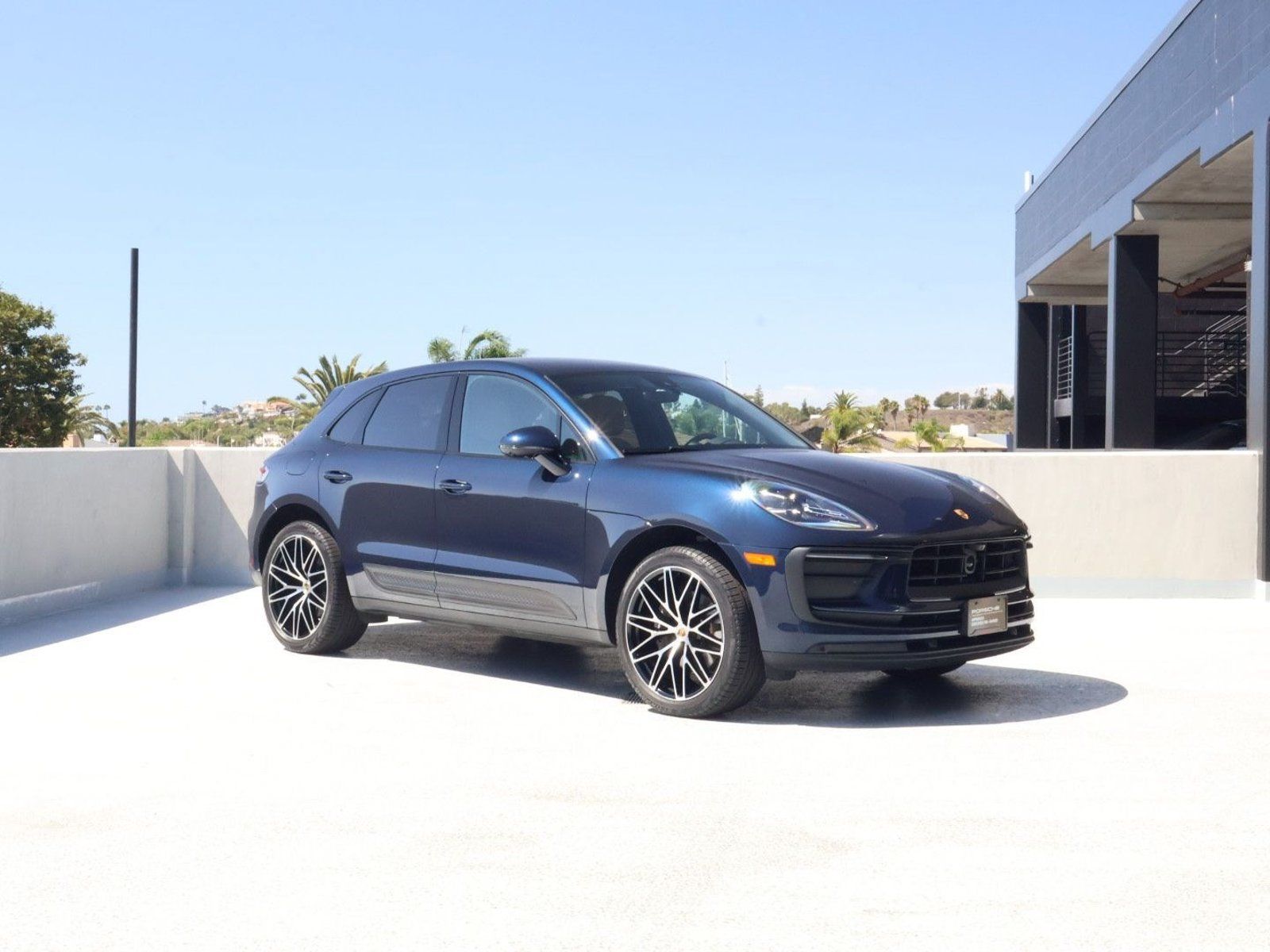 Certified 2023 Porsche Macan AWD/4WD image 7