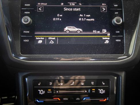 Certified 2024 Volkswagen Tiguan SEL R-Line AWD/4WD image 43