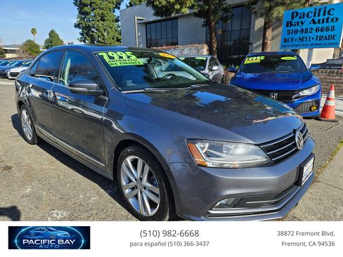 Used 2017 Volkswagen Jetta SEL FWD image 1