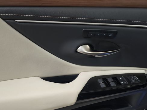 New 2025 Lexus ES 350 w/ Premium Package image 12