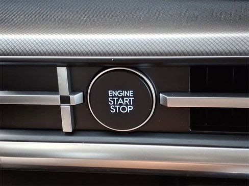 Certified 2025 Hyundai Santa Fe SEL image 22