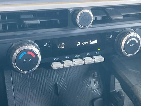 Certified 2024 Toyota Tacoma TRD Off-Road image 16