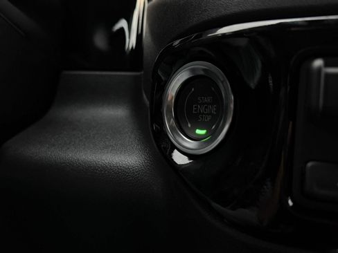 New 2026 GMC Sierra 1500 SLT image 18