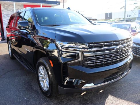 Used 2023 Chevrolet Suburban LT AWD/4WD image 7