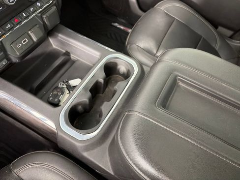 Used 2021 Chevrolet Silverado 1500 LTZ AWD/4WD image 22