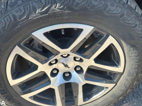 Used 2020 Chevrolet Silverado 1500 Custom Trail Boss w/ Custom Convenience Package AWD/4WD image 5