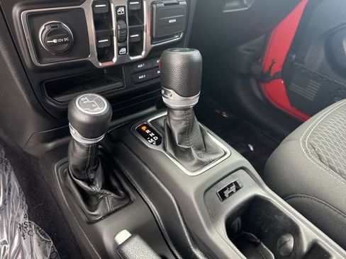 Used 2021 Jeep Wrangler Unlimited Sport image 19