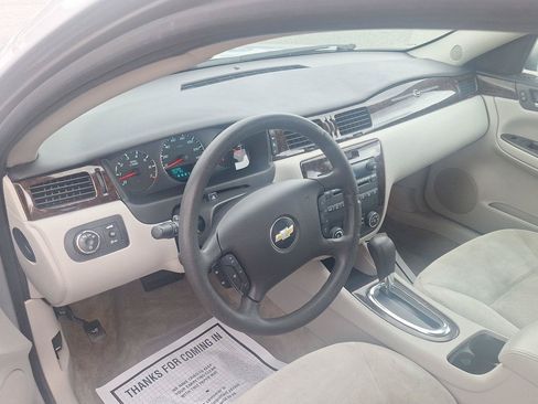 Used 2016 Chevrolet Impala LT FWD image 10