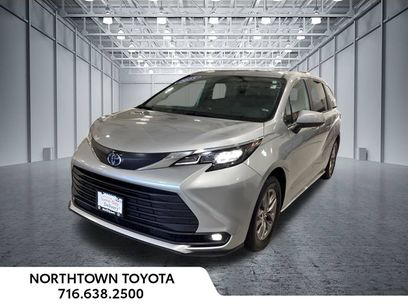 Used 2025 Toyota Sienna XLE