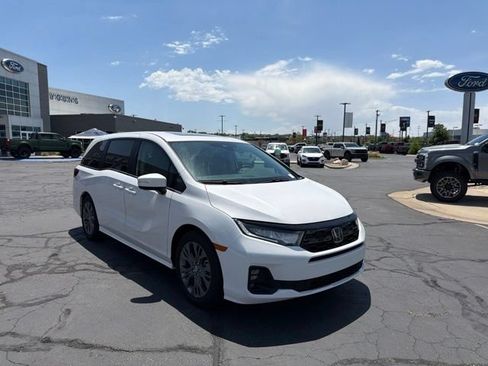 Used 2025 Honda Odyssey Touring image 1