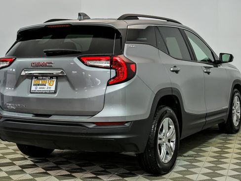 Used 2024 GMC Terrain SLE w/ Driver Convenience Package FWD image 8