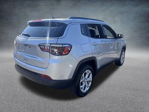 Used 2024 Jeep Compass Latitude image 8