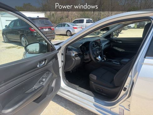 Used 2024 Nissan Altima 2.5 SV image 7