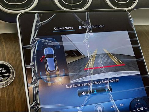 Used 2025 Mercedes-Benz GLC 300 4MATIC image 11