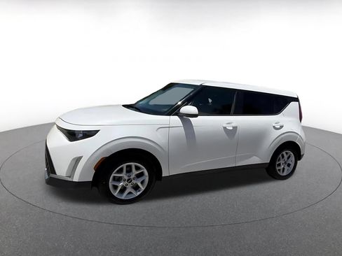 Used 2025 Kia Soul LX w/ LX Technology Package FWD image 8