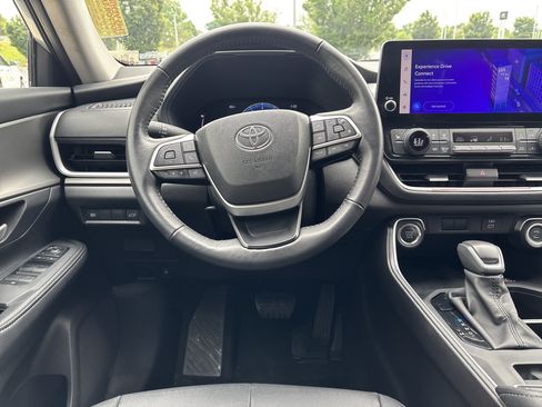 Used 2025 Toyota Grand Highlander FWD image 17