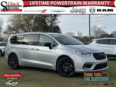 New 2026 Chrysler Pacifica Limited w/ S Appearance Package