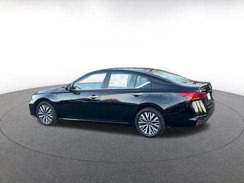 Used 2025 Nissan Altima 2.5 SV image 10