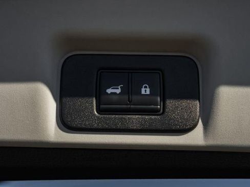 Used 2023 Nissan Ariya AWD image 11