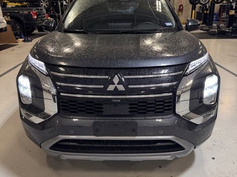 Used 2025 Mitsubishi Outlander SEL image 1