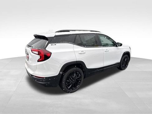 Used 2024 GMC Terrain SLE w/ Driver Convenience Package image 4