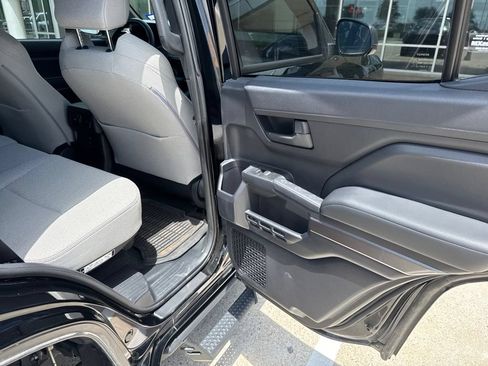 Used 2025 Toyota 4Runner SR5 AWD/4WD image 21