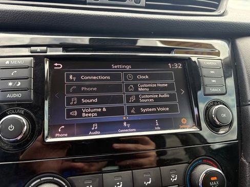 Used 2019 Nissan Rogue S FWD image 17