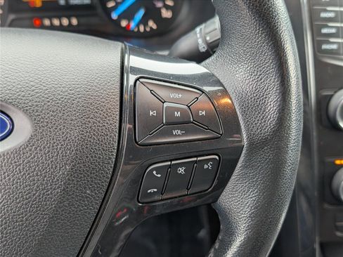 Used 2019 Ford Explorer XLT image 23