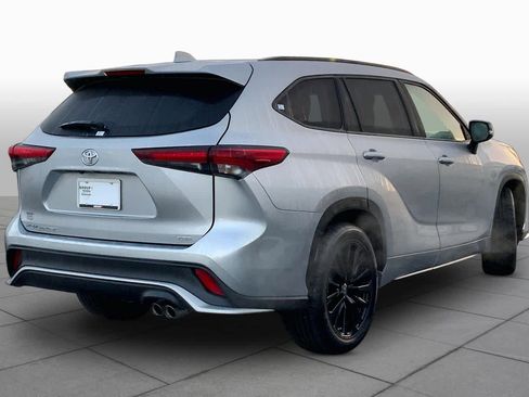 Used 2024 Toyota Highlander XSE FWD image 13