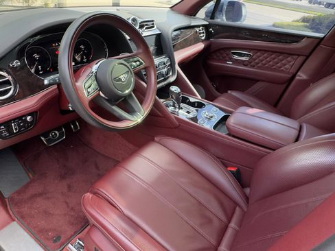 Used 2022 Bentley Bentayga AWD/4WD image 7