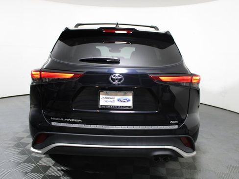 Used 2022 Toyota Highlander XSE image 6