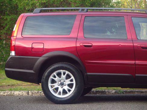 Used 2004 Volvo V70 image 26