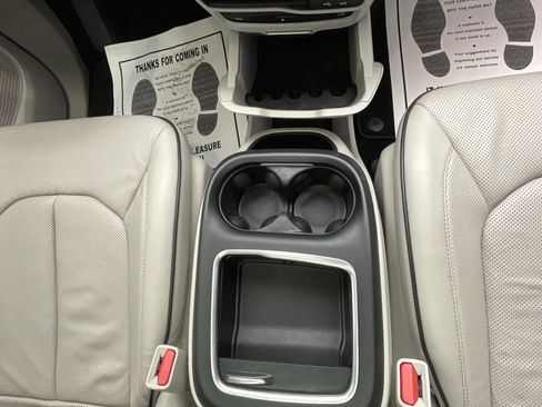 Used 2018 Chrysler Pacifica Limited w/ Advanced Safetytec Group image 12