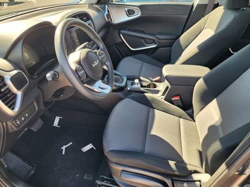 Used 2025 Kia Soul LX w/ LX Technology Package image 8