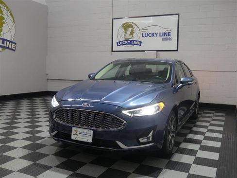 Used 2019 Ford Fusion Titanium image 4