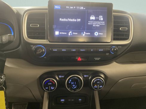 Used 2023 Hyundai Venue SEL image 22