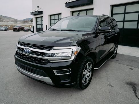 Used 2023 Ford Expedition Limited AWD/4WD image 3