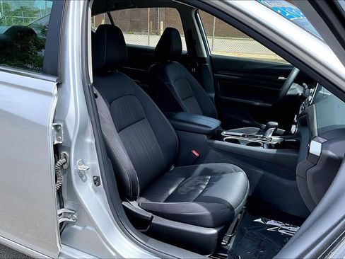 Used 2024 Nissan Altima 2.5 SV FWD image 7