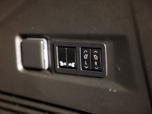 Used 2022 GMC Yukon Denali image 17