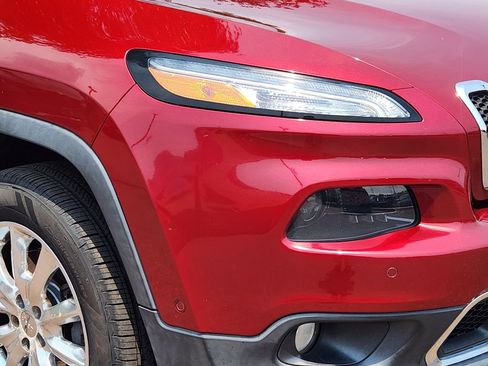 Used 2015 Jeep Cherokee Limited w/ Technology Group AWD/4WD image 28