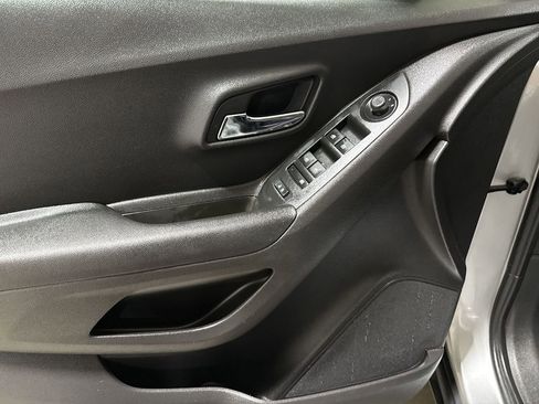 Used 2020 Chevrolet Trax LT w/ Redline Edition image 20