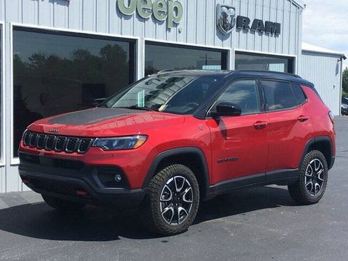 Used 2024 Jeep Compass Trailhawk AWD/4WD image 7