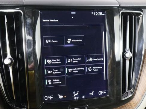 Used 2021 Volvo XC60 T5 Momentum w/ Premium Package image 39