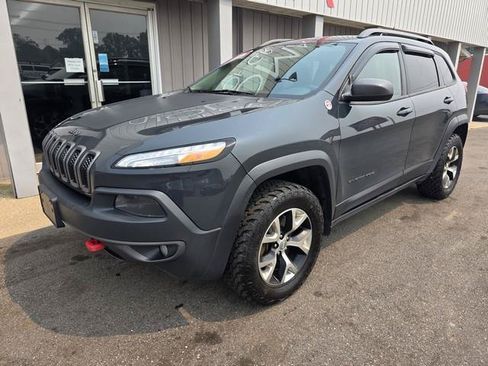 Used 2016 Jeep Cherokee Trailhawk w/ Comfort & Convenience Group AWD/4WD image 4