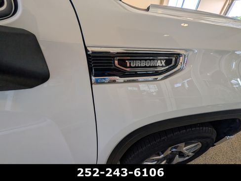 Used 2025 GMC Sierra 1500 SLE w/ Preferred Package AWD/4WD image 4