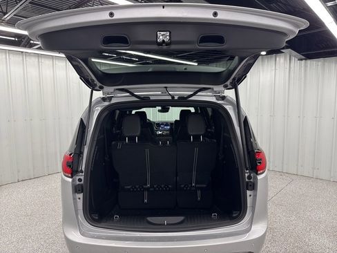 New 2026 Chrysler Pacifica Select image 8