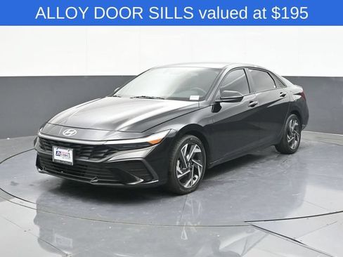 Used 2025 Hyundai Elantra SEL FWD image 3