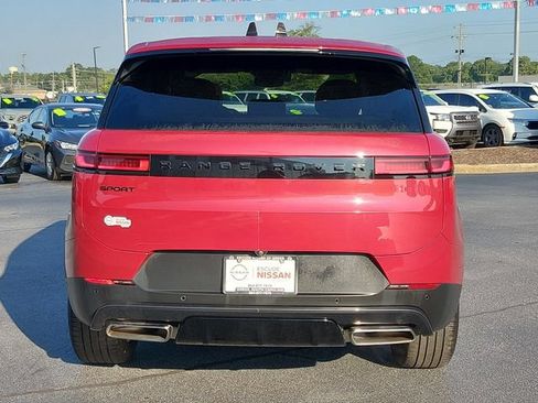 Used 2025 Land Rover Range Rover Sport SE AWD/4WD image 4
