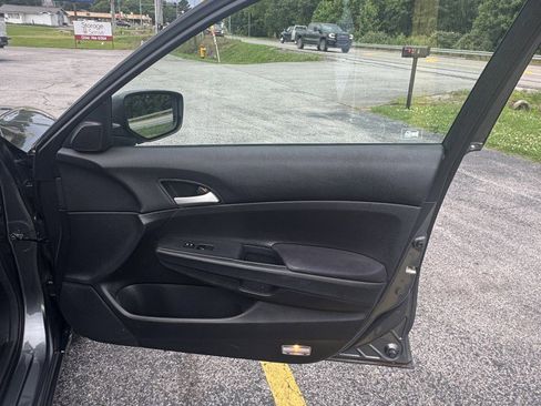 Used 2011 Honda Accord LX image 9