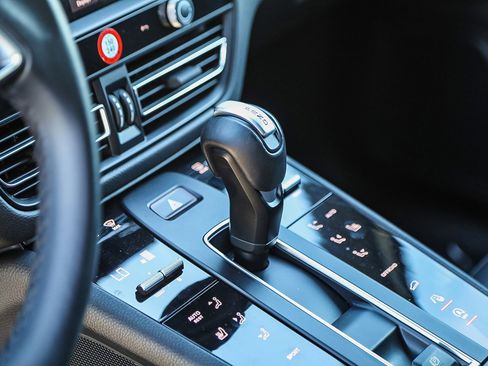 Used 2023 Porsche Macan image 20